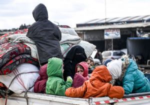 İdlib den Türkiye Sınırına Göç Sürüyor